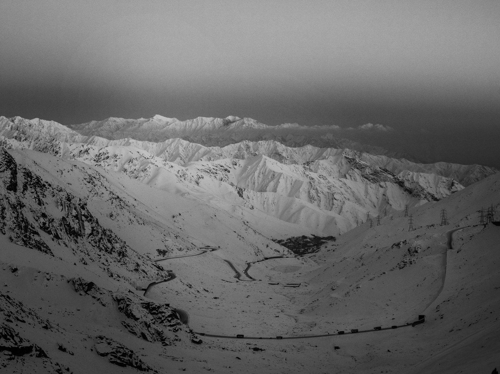 4000er peaks of the Hindu Kush build a panorama to the southern side of the Salang pass.