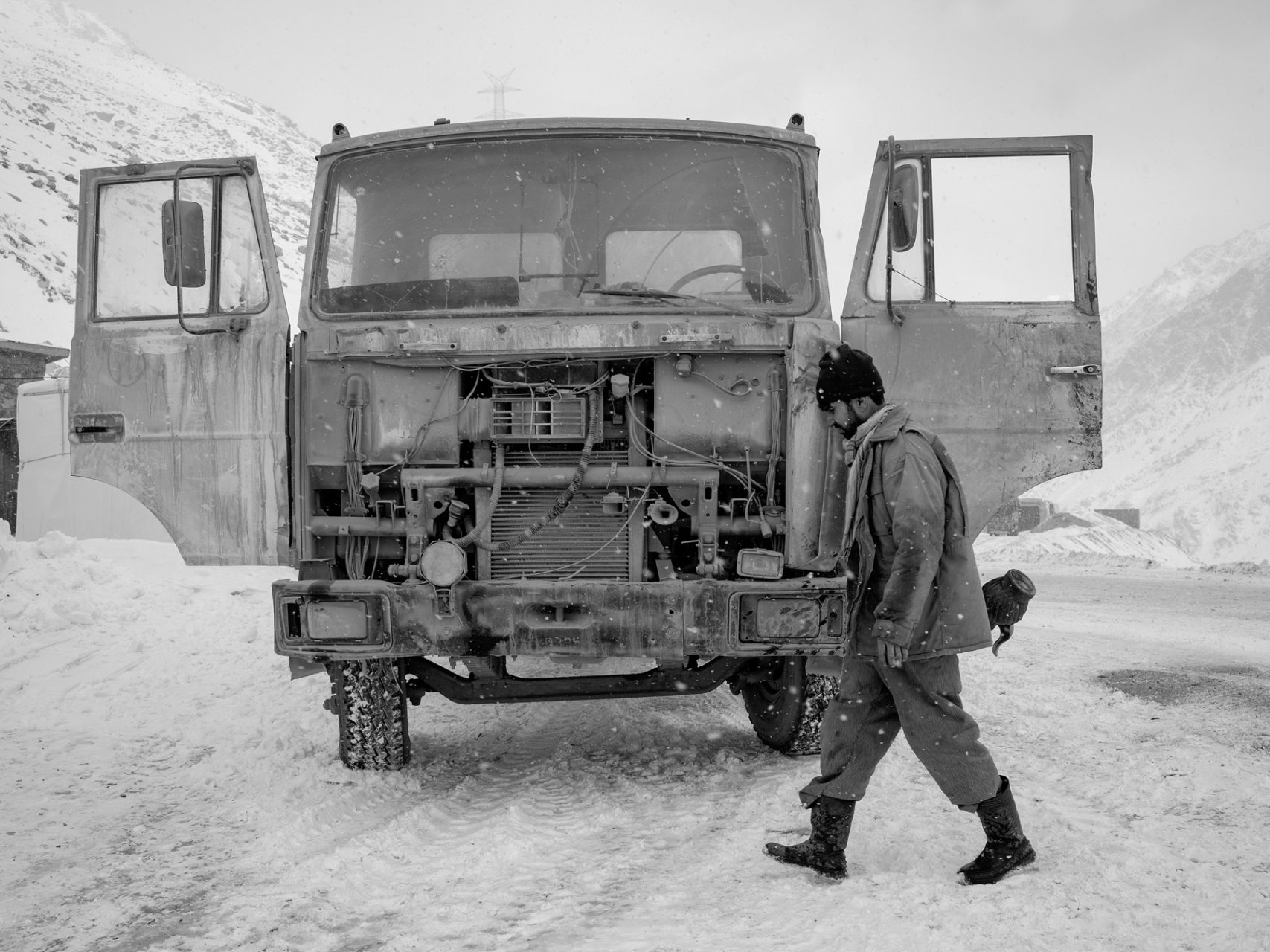 Morid, a specialised service worker of the Salang tunnel directorate prepares his the water sprinkling truck. The
old soviet built septic tank truck has been converted into a water sprinkler in order to daily wet the unpaved surface of the tunnel avoiding sand raising in the air and polluting the sight.